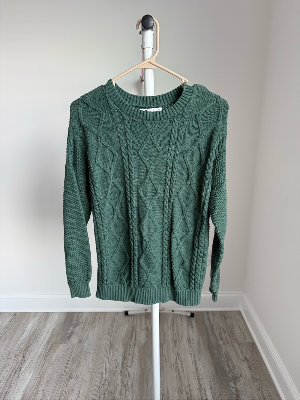 Hollister Women’s Green Cable Knit Sweater
